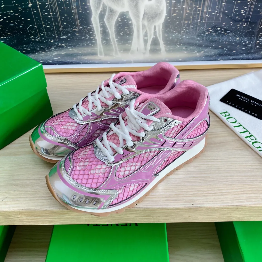 p620🐮🐮High-end version, the original 1:1 couple style new model is on the shelves🔥BV Orbit sneakers Wang Yibo's same style couple's Dad Runner sneakers, made of lightweight technical mesh fabric. Features a geometric patterned rubber outsole. The outsole is made of color-blocked TPU outsole. Size: women’s shoes 35-40, men’s shoes 39-45.